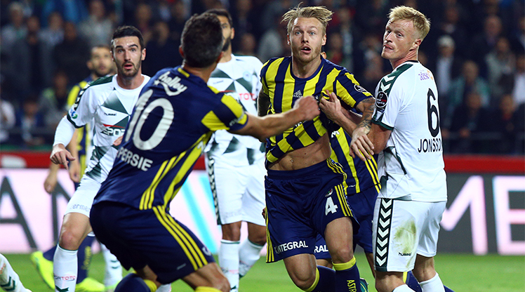 Spor Toto Süper Lig'de haftanın kapanış maçında Atiker Konyaspor ile Fenerbahçe karşılaştı...