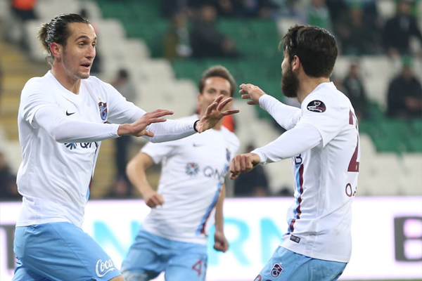 Trabzonspor'un Spor Toto Süper Lig'in 17. haftasında deplasmanda Bursaspor'u 2-1 mağlup ettiği karşılaşmada 1 gol 1 asistle oynayan genç futbolcu Yusuf Yazıcı, az süre almasına karşın skora forvet oyuncularından daha çok katkı sağladı.