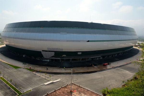 Kocaeli'de yapımı süren, hem ulusal hem de uluslararası organizasyonlara ev sahipliği yapması hedeflenen 33 bin kişilik stadyumun inşaatı yüzde 98 oranında tamamlandı.