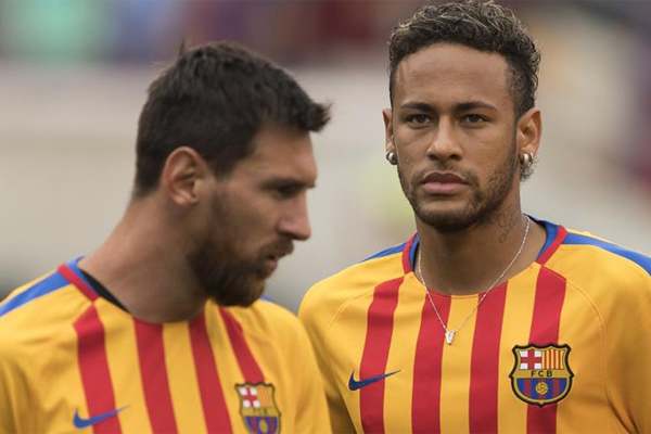 "Altın Topu kazanmak istiyorsan; sana Altın Topu kazandıracağım"... "Sport" gazetesi, Lionel Messi'nin, takımdan ayrılmaması için Neymar'a işte bu sözü verdiğini öne sürdü... 
