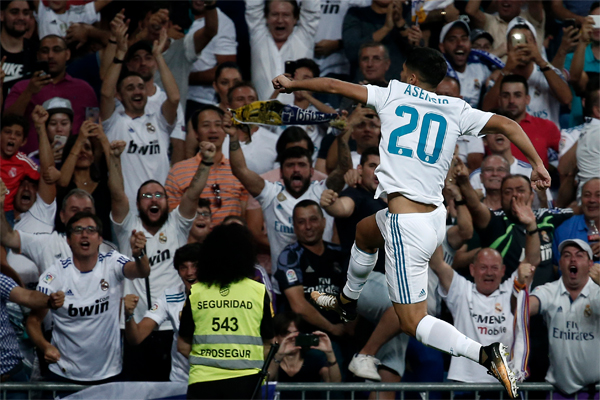 Zinedine Zidane yönetiminde Barcelona'nın LaLiga'daki uzun süreli hakimiyetine son veren Real Madrid yeni bir rekor kırma yolunda da emin adımlarla ilerliyor.
