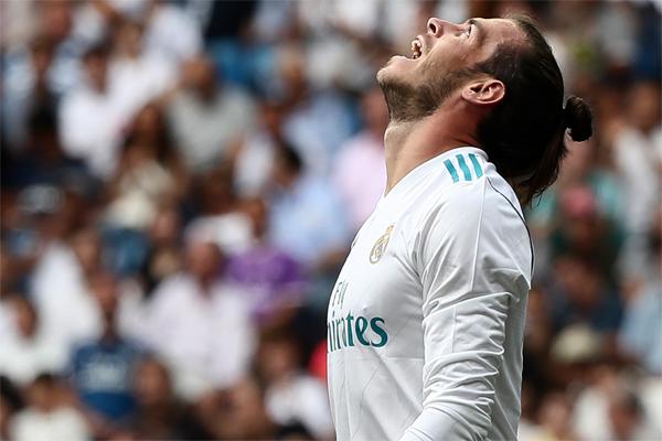Real Madrid'e dönemin en pahalı oyuncusu etiketiyle transfer olan Gareth Bale hem geçen sezon hem de bu sezonun başında beklentileri karşılamaktan çok uzak kaldı.
