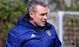 Ersun Yanal'dan futbolcularına uygulamalı toplantı