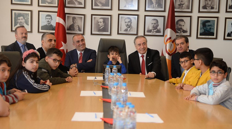 Galatasaray'dan 23 Nisan kutlaması