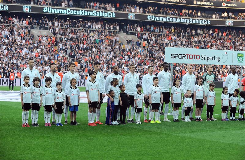 İşte sizlerin oylarıyla belirlenen Beşiktaş'ın Galatasaray derbisi 11'i...