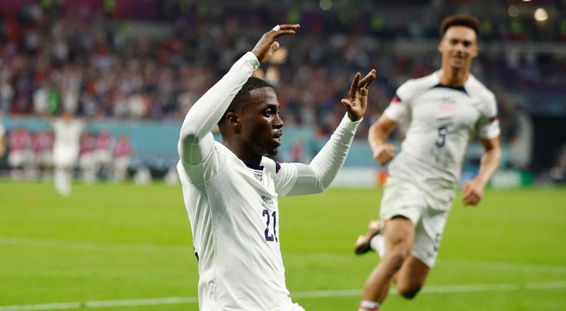 Liberyalı futbol efsanesi George Weah, kariyeri boyunca Dünya Kupası'nda boy gösteremese de oğlu Timothy Weah babasının hayallerini yaşadı.