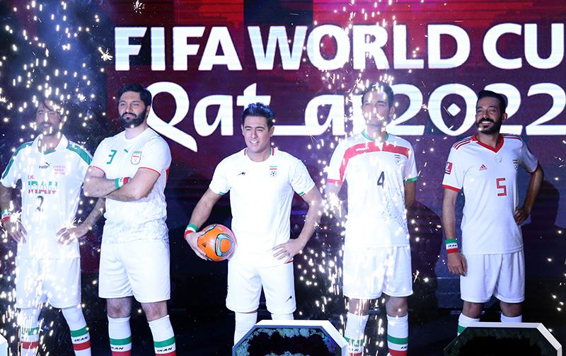 , İran futbol takımının Katar 2022 FIFA Dünya Kupası'nda giyeceği formalar tanıtıldı. 