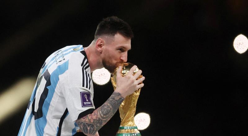 Lionel Messi önderliğindeki Arjantin, 2022 Dünya Kupası'nda şampiyonluğa ulaştı.