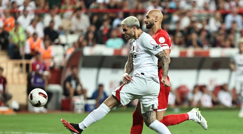 Mauro Icardi tarihe geçti