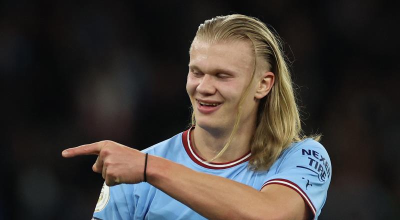 Manchester City formasıyla ilk sezonunda rekor üstüne rekor kıran Norveçli futbolcu Erling Haaland, Premier Lig tarihine de geçmeyi başardı.