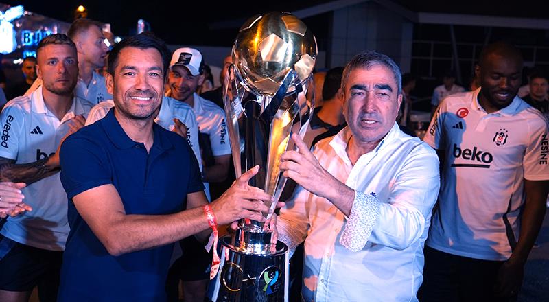 Süper Kupa şampiyonu Beşiktaş'a Ümraniye'de coşkulu karşılama.