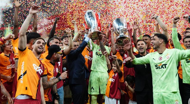 Trendyol Süper Lig'de üst üste 3, toplamda 25. şampiyonluğa ulaşan Galatasaray, RAMS Park üzerinde "ışık şov" gerçekleştirdi.